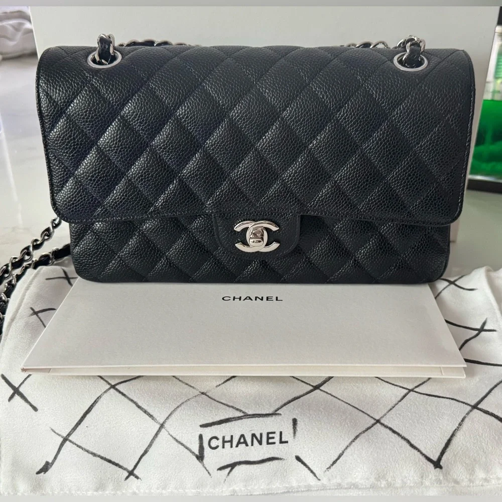 🛑SOLD🛑 CHANEL
Classic Caviar Medium Double Flap Bag 🔥 - Picture 1 of 11